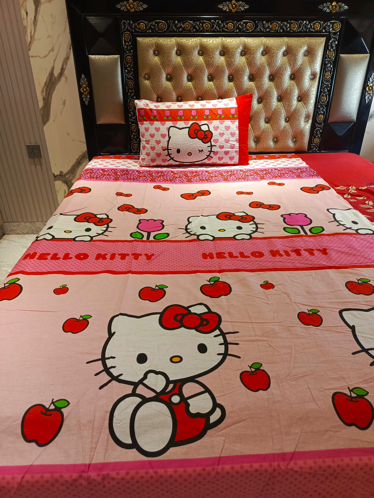 Hello Kitty Red 🍎Cotton Bedsheets