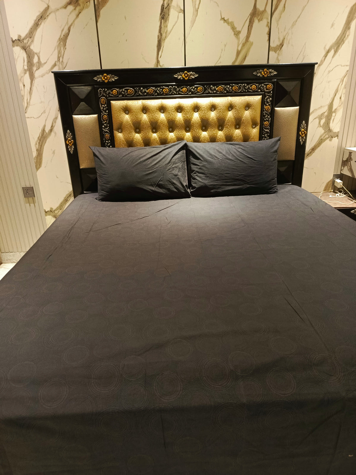 Black Doted Parcale T200 Cotton Bedsheets