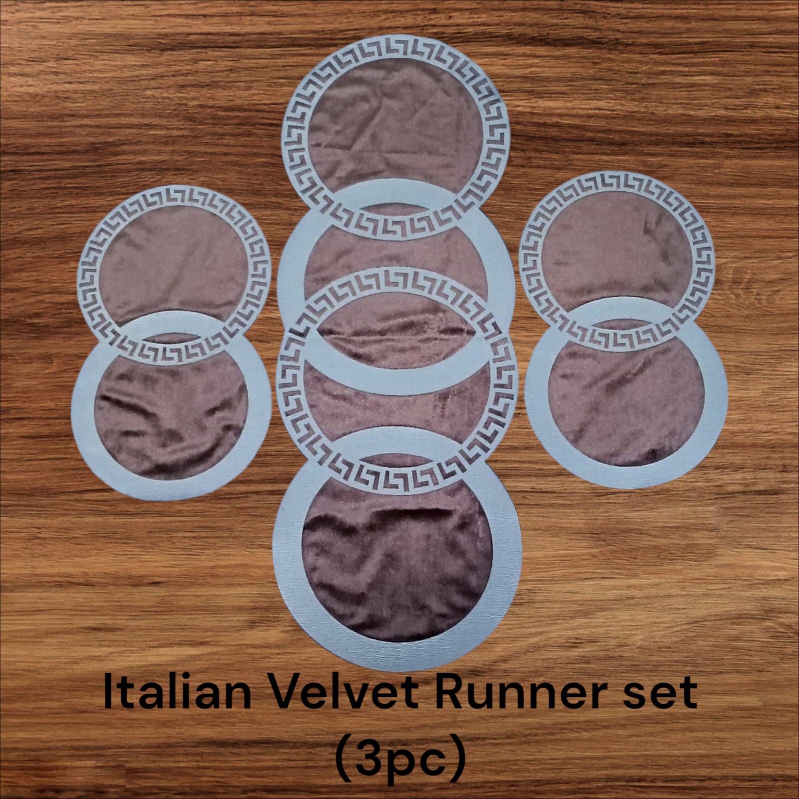 Versacci Circle Centre Table Runner with 2 Matts